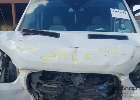 2017 Ford Transit-250 z USA, uszkodzony, nr VIN 1FTYR3XM6HKB13454